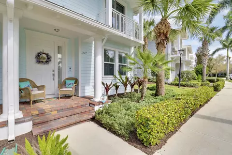 1227 N Community Dr, Jupiter, FL 33458