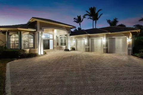 8227 Lakeview Dr, West Palm Beach, FL 33412