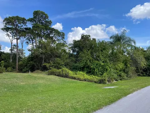 1841 SE Beving Ave, Port St Lucie, FL 34952