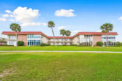 65 Woodland Dr #106, Vero Beach, FL 32962