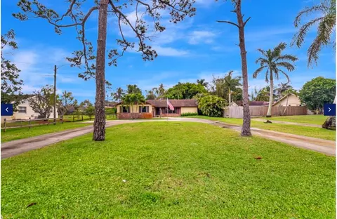 5372 Canal Dr, Lake Worth, FL 33463
