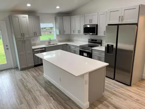 650 SE Karrigan Ter, Port Saint Lucie, FL 34983