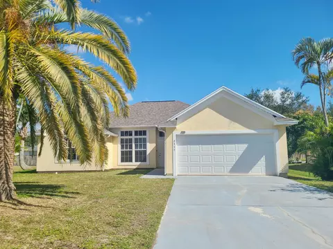 2357 SW Barber Ln, Port Saint Lucie, FL 34984