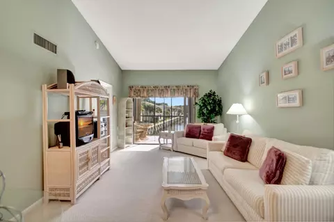 330 Palmwood Pl #207, Boca Raton, FL 33431