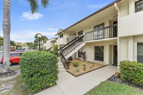 3306 Lucerne Park Dr, Greenacres, FL 33467