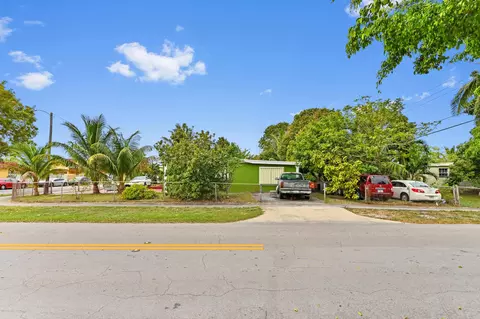 611 NW 179th St, Miami Gardens, FL 33169