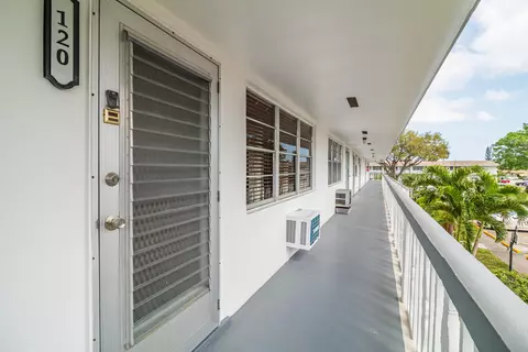 120 Northampton #F, West Palm Beach, FL 33417