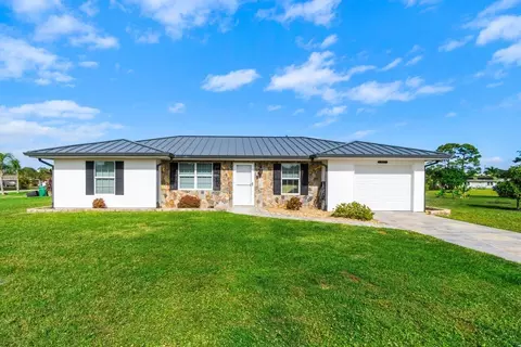 1697 SE Lyngate Dr, Port Saint Lucie, FL 34952