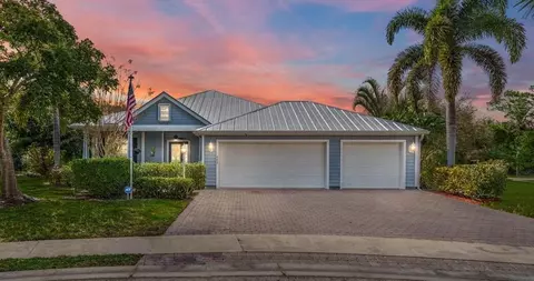 402 NE Ginger Lily Pl, Port Saint Lucie, FL 34983