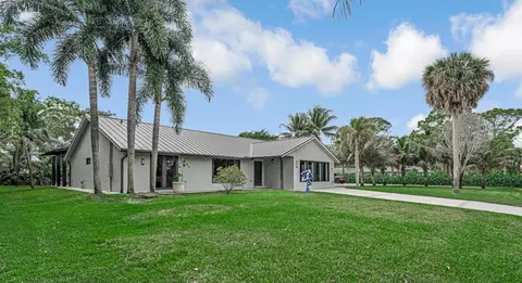 8646 Rodeo Dr, Lake Worth, FL 33467