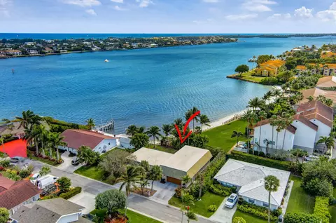 126 Park Ln E, Hypoluxo, FL 33462