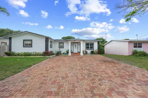 3690 Kewanee Rd, Lake Worth, FL 33462