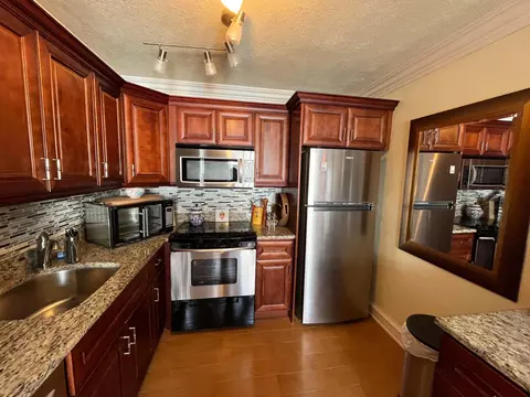554 Burgundy L, Delray Beach, FL 33484