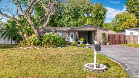 6293 NW 27th St, Margate, FL 33063