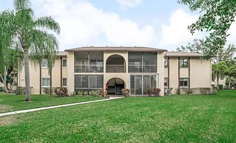 322 Pine Ridge Cir #D-1, Greenacres, FL 33463