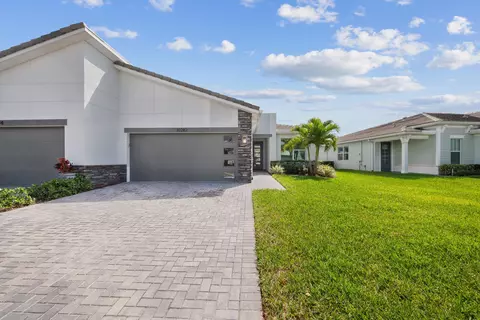 10282 SW Corvus Ln, Port Saint Lucie, FL 34987