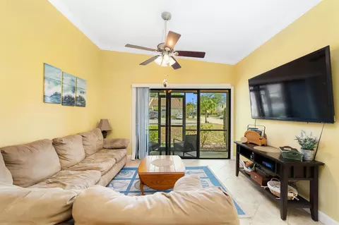 11905 Sturbridge Ln, Wellington, FL 33414