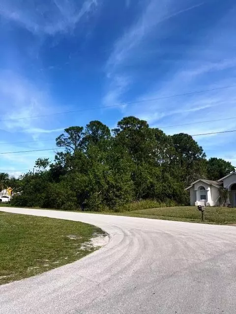 5485 NW Ligon Cir, Port St Lucie, FL 34983