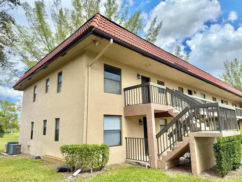 21902 Lake Forest Cir #201, Boca Raton, FL 33433