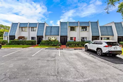 4330 Fountains Dr, Lake Worth, FL 33467