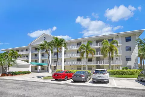 6025 Balboa Cir #303, Boca Raton, FL 33433