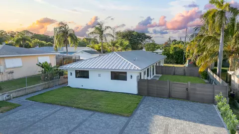 303305 De Carie St, Delray Beach, FL 33444