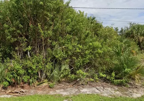 2300 42nd St, Vero Beach, FL 32967