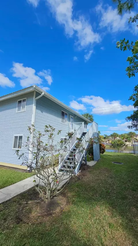 129 SE Village Dr #129, Port Saint Lucie, FL 34952