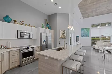 300 S Australian Ave #105, West Palm Beach, FL 33401