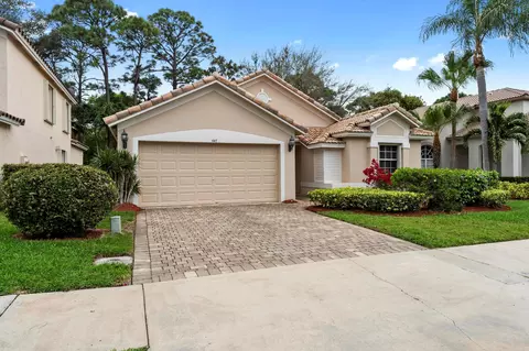 447 Woodview Cir, Palm Beach Gardens, FL 33418