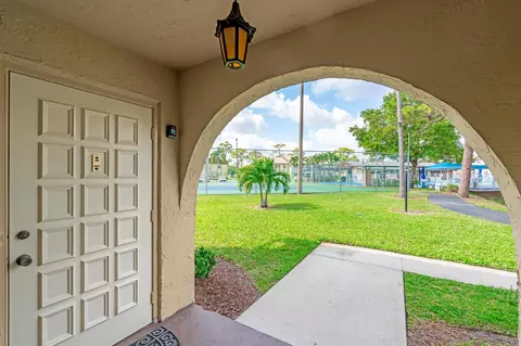 337 Pine Ridge Cir #B-1, Greenacres, FL 33463