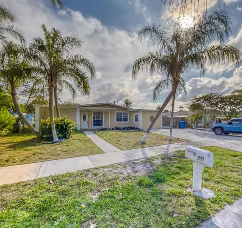 1432 W Bloxham St, Lantana, FL 33462
