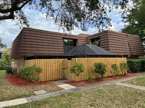 2410 24th Ln, Palm Beach Gardens, FL 33418