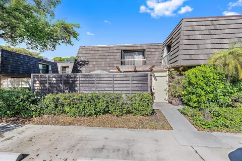 617 6th Ter, Palm Beach Gardens, FL 33418
