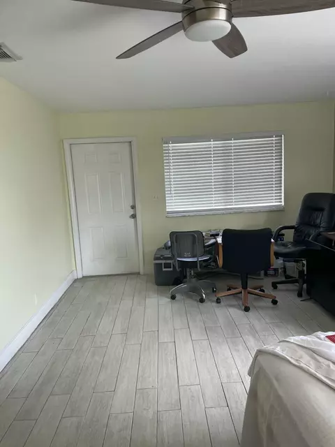 826 E Tiffany #4, Mangonia Park, FL 33407
