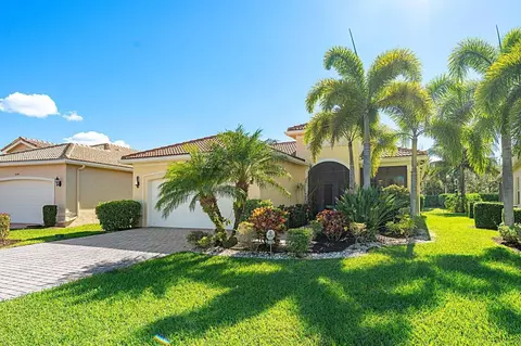 8346 Cloud Peak Dr, Boynton Beach, FL 33473