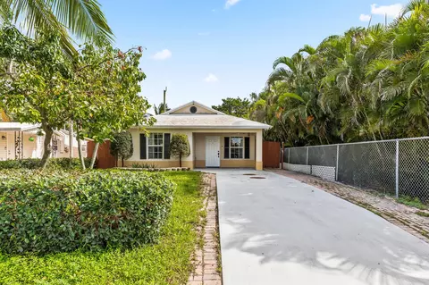 1056 Peak Rd, Lake Worth, FL 33462