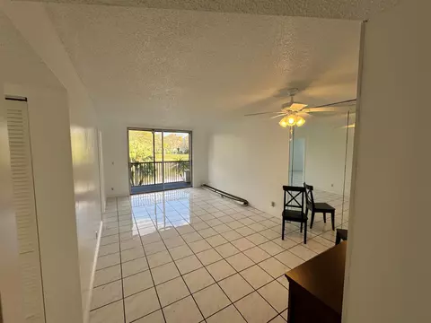 7920 NW 50th St #205, Lauderhill, FL 33351