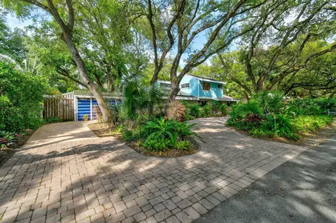 2351 Snug Harbor Dr, Palm Beach Gardens, FL 33410