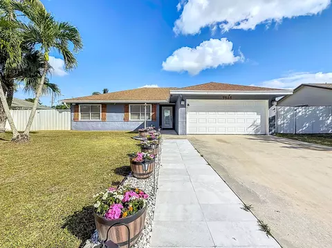 7565 Woodland Creek Ln, Lake Worth, FL 33467