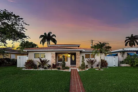 209 SE 3rd Ter, Dania Beach, FL 33004
