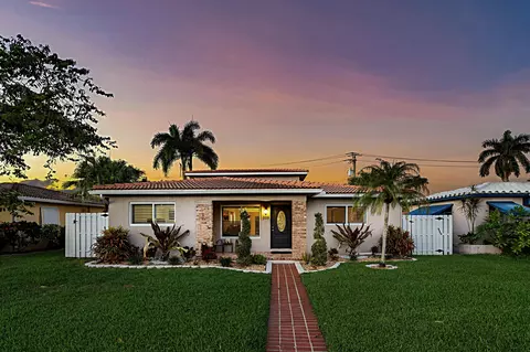 209 SE 3rd, Dania Beach, FL 33004