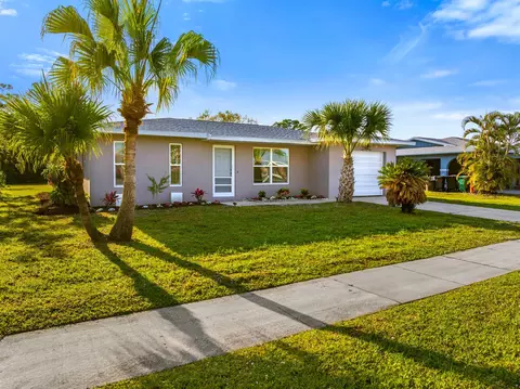 358 NE Floresta Dr, Port Saint Lucie, FL 34983