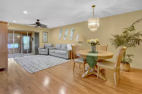 371 Bennington Ln, Lake Worth, FL 33467