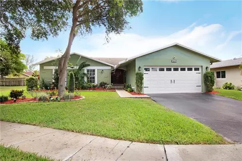 9320 NW 43rd Mnr, Sunrise, FL 33351
