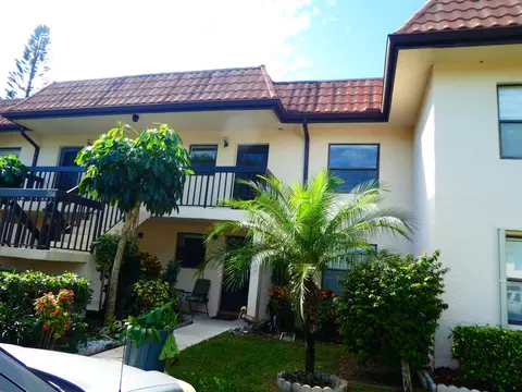 7269 Golf Colony #204, Lake Worth, FL 33467
