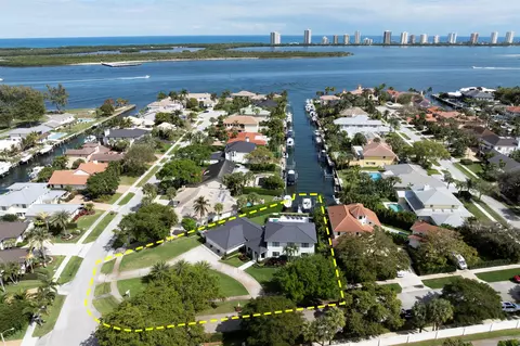532 Corsair Dr, North Palm Beach, FL 33408