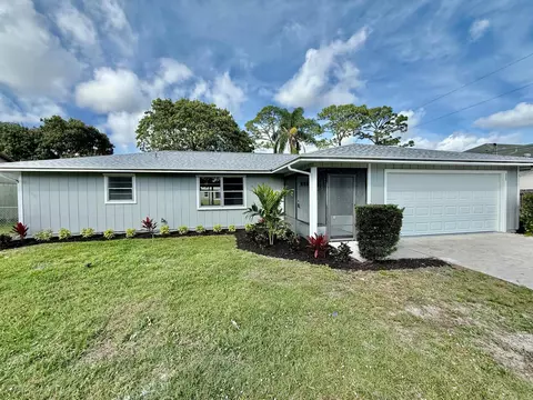 522 NW Grenada St, Port Saint Lucie, FL 34983