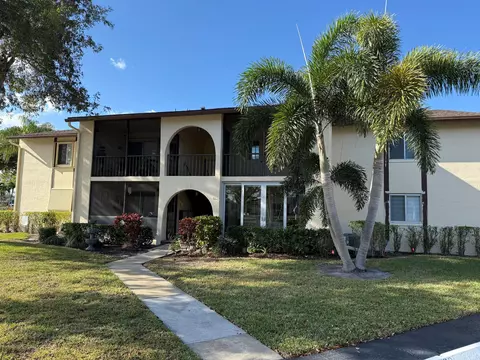 109 Lake Pine Cir #D-2, Greenacres, FL 33463