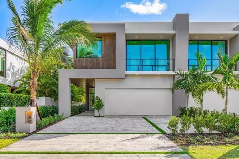 142 NE Wavecrest Way, Boca Raton, FL 33432